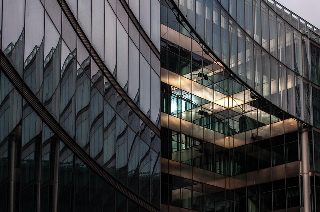 现代玻璃幕墙工艺